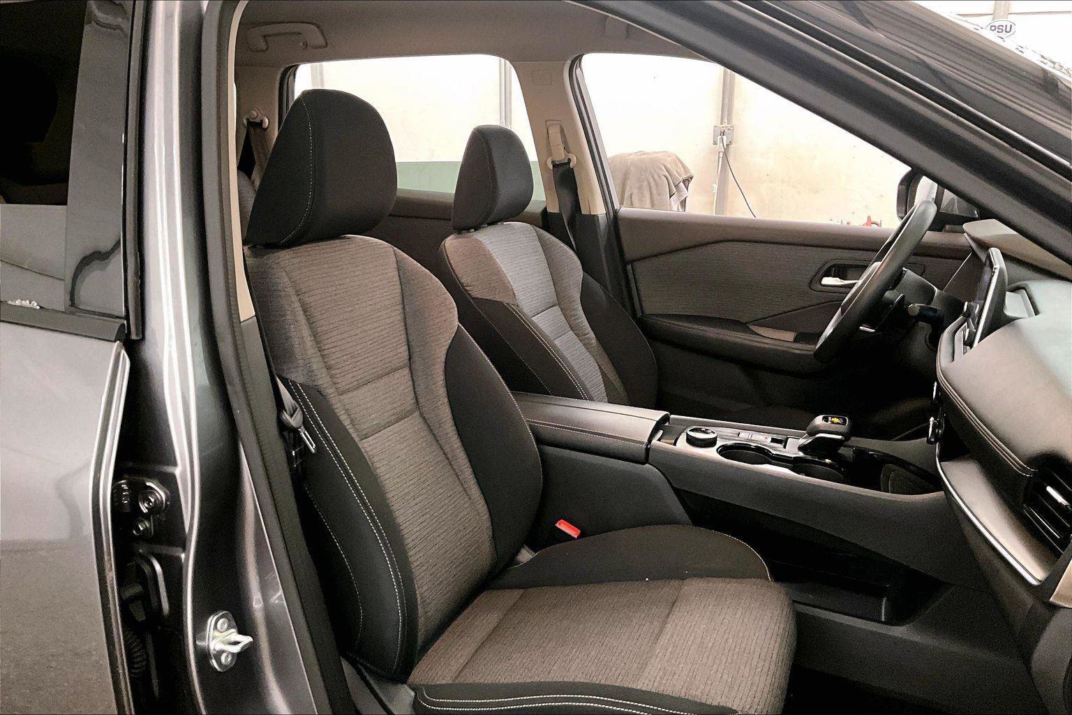 Used 2021 Nissan Rogue SV image 9