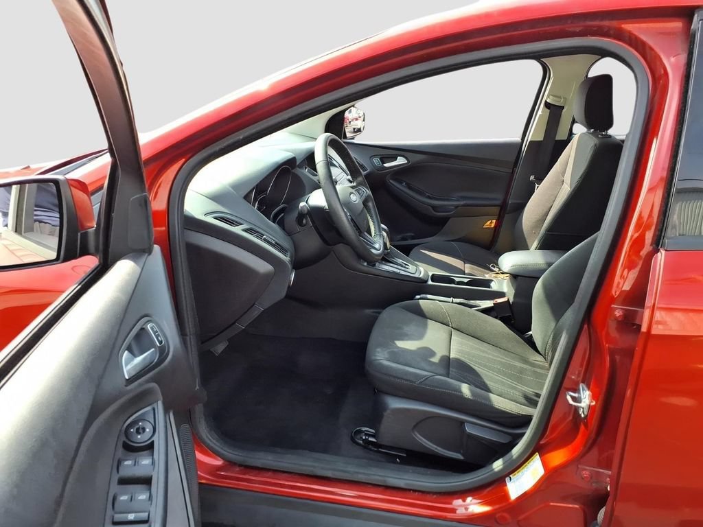 Certified 2018 Ford Focus SE w/ SE Appearance Package FWD image 25