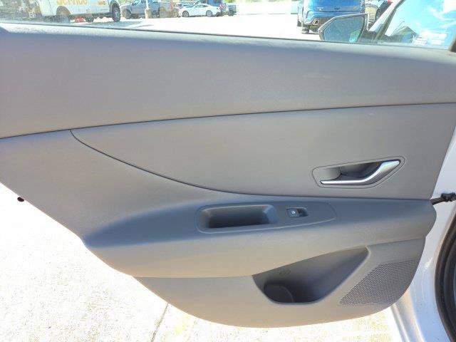 Used 2024 Hyundai Elantra Blue FWD image 30