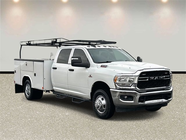 Used 2024 RAM 3500 Tradesman w/ Chrome Appearance Group image 3