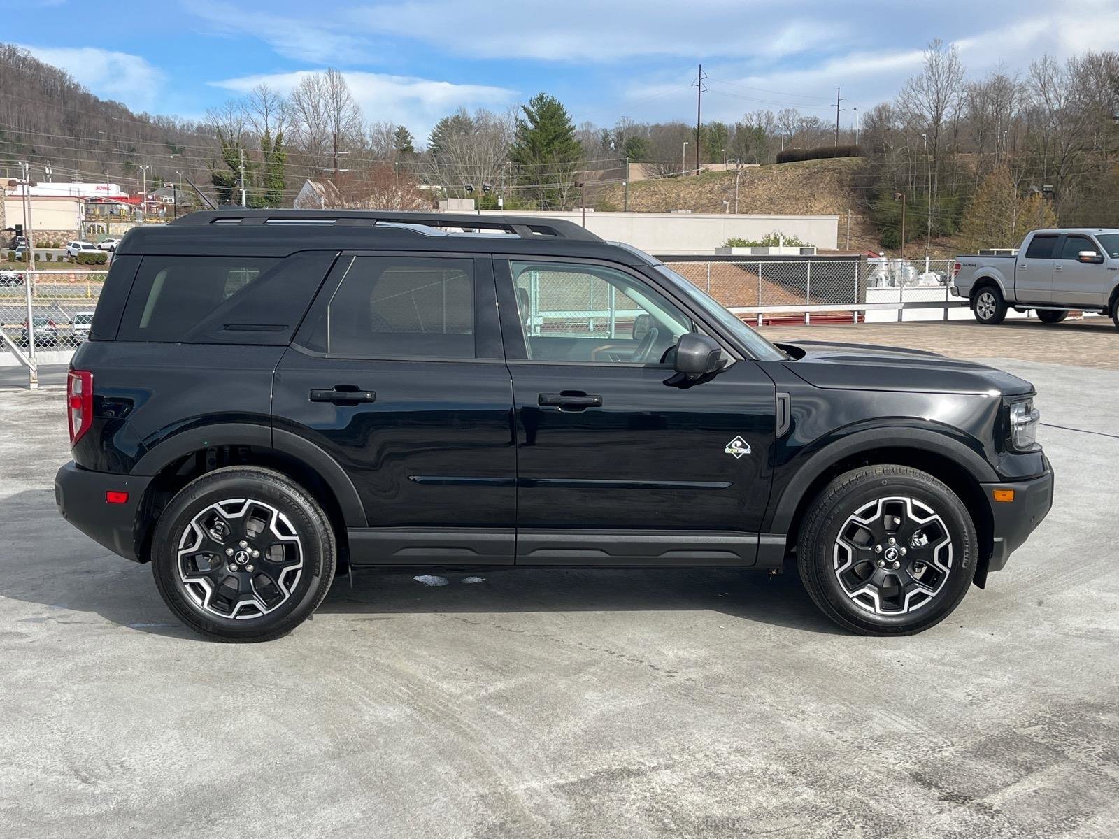 Certified 2025 Ford Bronco Sport Outer Banks w/ Outer Banks Tech Package+ AWD/4WD image 2