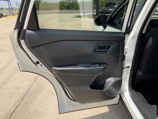 Used 2024 Nissan Rogue S FWD image 12