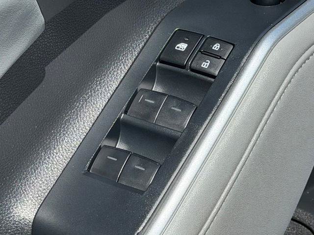 Used 2024 Toyota Highlander XLE AWD/4WD image 13