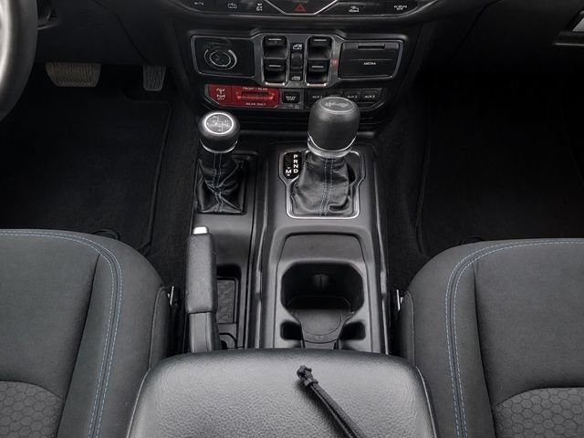 Used 2022 Jeep Wrangler Unlimited Rubicon 4xe AWD/4WD image 15