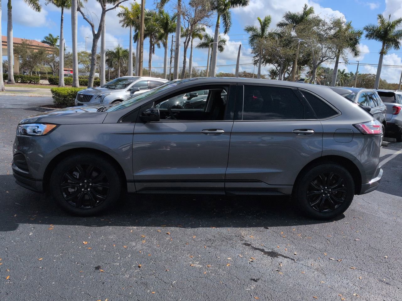 Certified 2022 Ford Edge SE w/ Black Appearance Package image 2