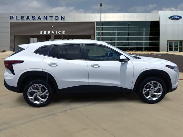 Used 2025 Chevrolet Trax LS w/ LS Convenience Package FWD image 6