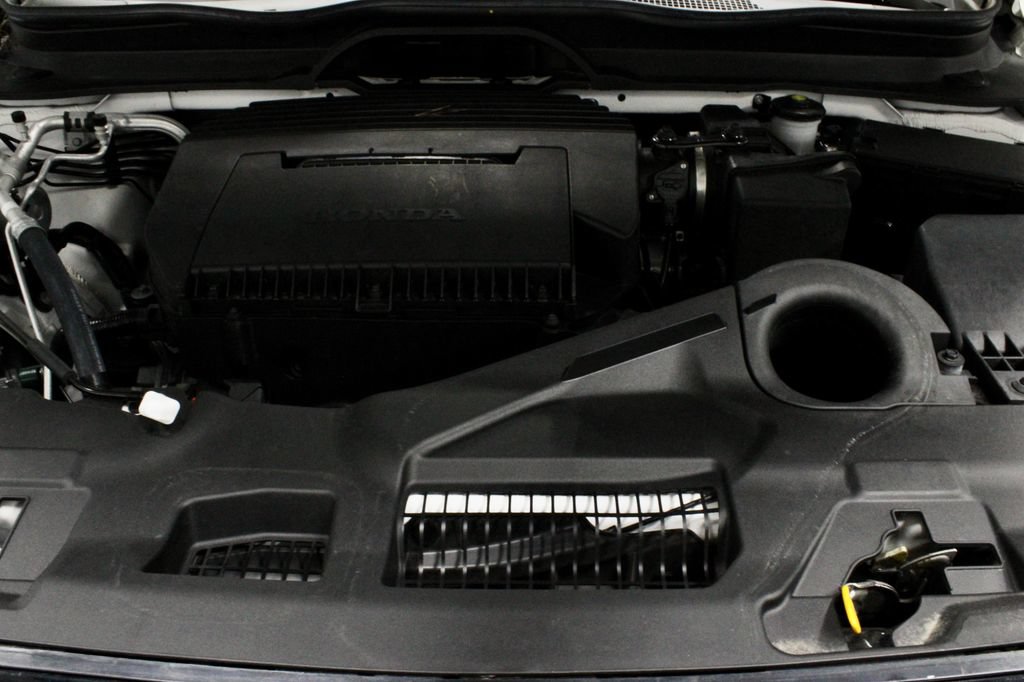 Used 2025 Honda Pilot Sport image 16