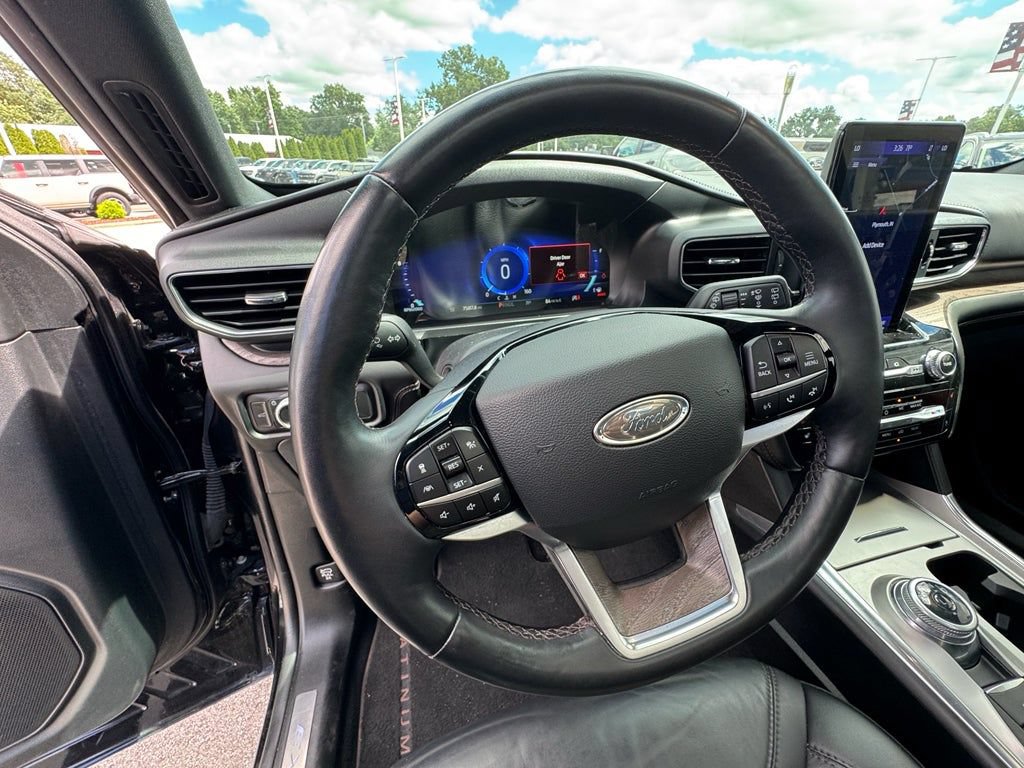 Certified 2022 Ford Explorer Platinum w/ Equipment Group 601A AWD/4WD image 33