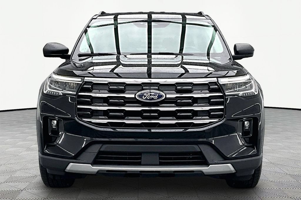 Certified 2025 Ford Explorer Active w/ Active Comfort Package AWD/4WD image 3