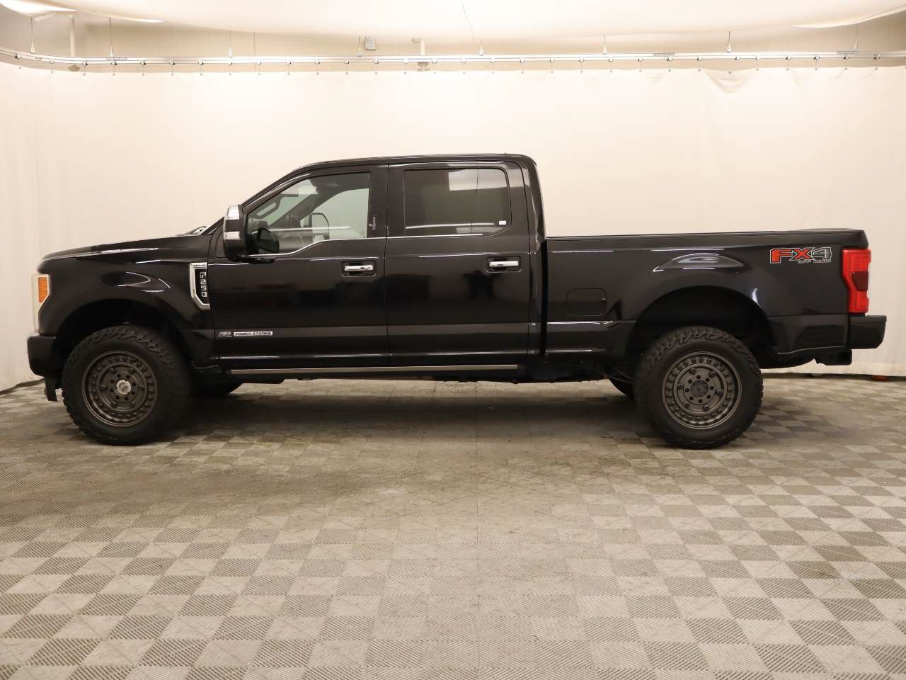 Certified 2019 Ford F250 Platinum w/ Platinum Ultimate Package AWD/4WD image 2