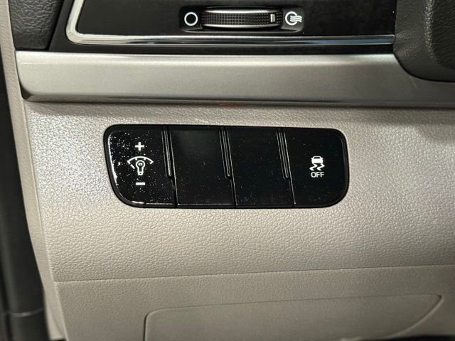 Used 2017 Hyundai Elantra SE image 14