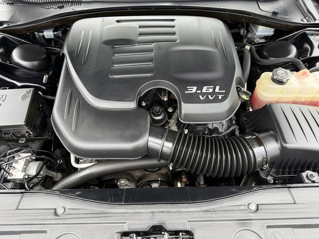 Used 2023 Chrysler 300 Touring L w/ Popular Equipment Group AWD/4WD image 38