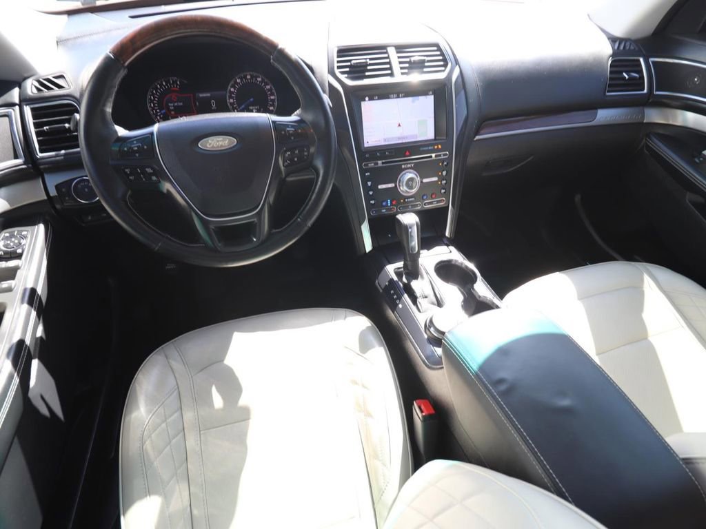 Certified 2017 Ford Explorer Platinum image 9