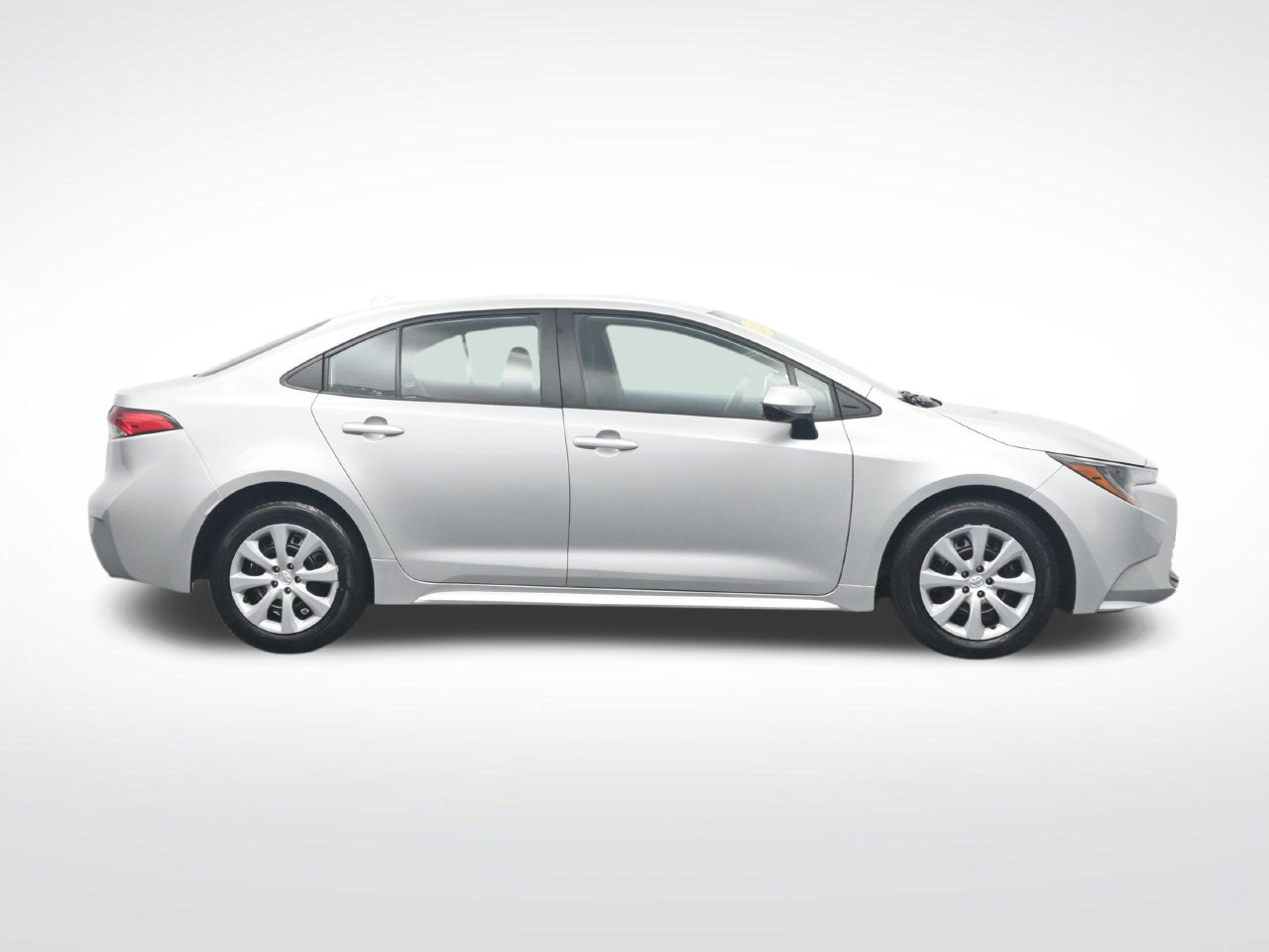 Used 2024 Toyota Corolla LE FWD image 4