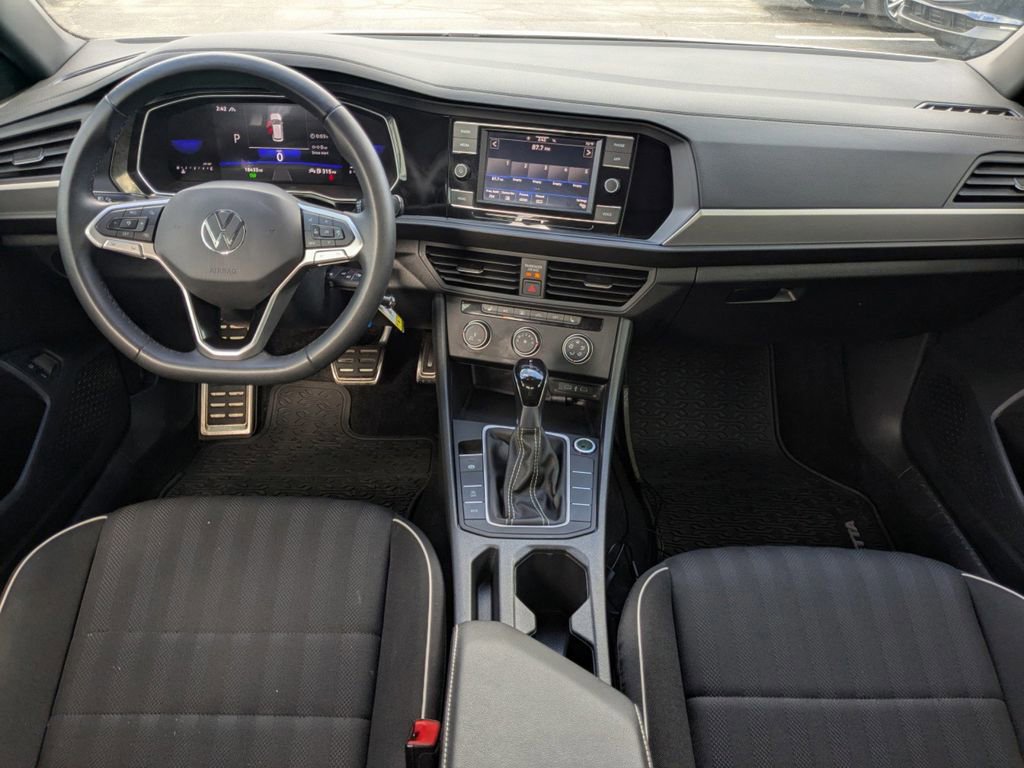 Used 2024 Volkswagen Jetta Sport image 16