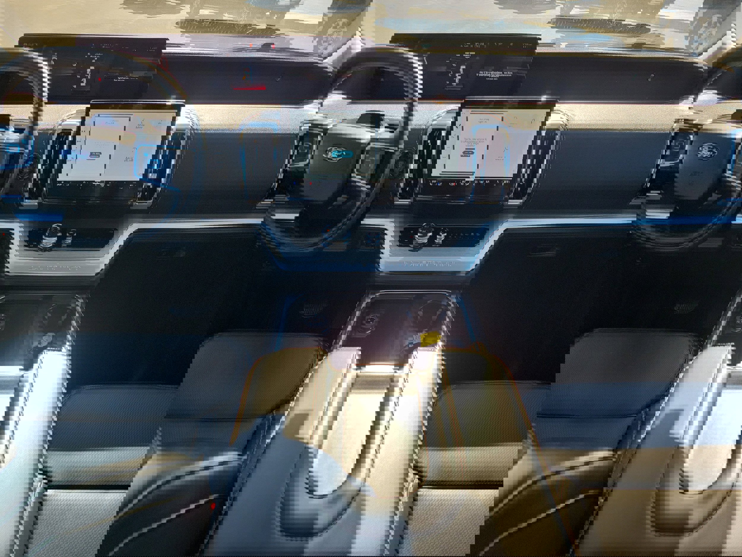 Certified 2025 Ford Expedition Max Platinum image 18