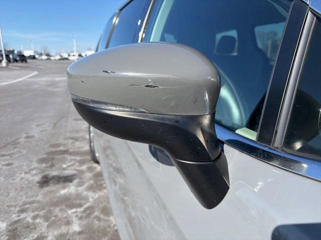 Used 2023 Chrysler Pacifica Touring-L image 8