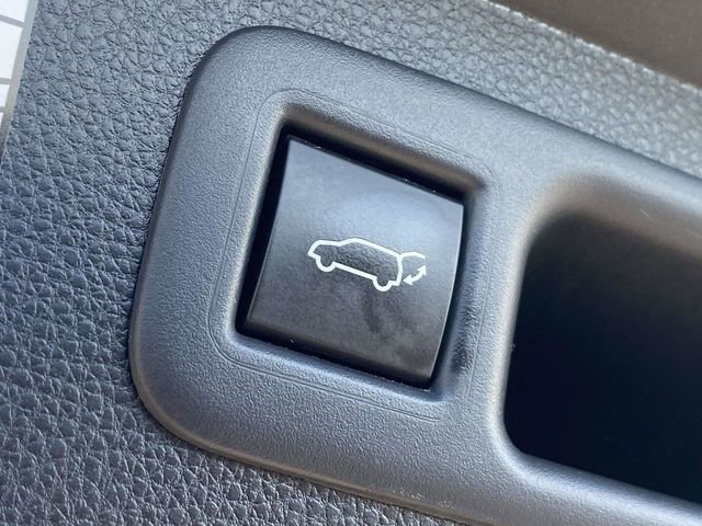 Used 2023 Toyota Highlander Platinum FWD image 13