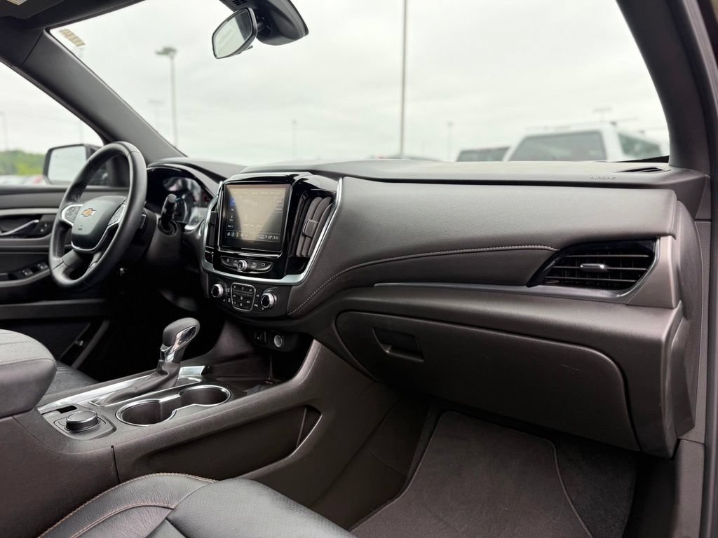 Used 2023 Chevrolet Traverse LT AWD/4WD image 16