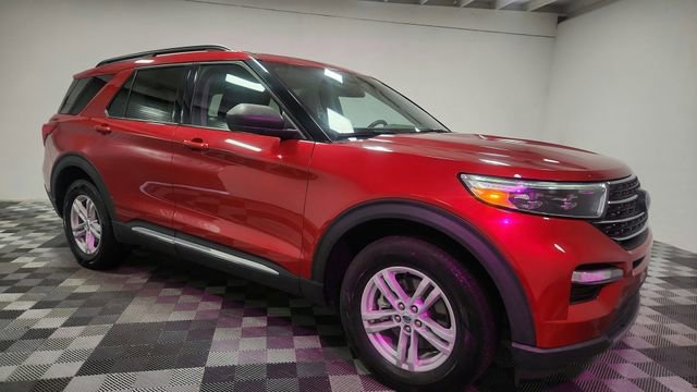 Certified 2022 Ford Explorer XLT w/ Equipment Group 202A image 4