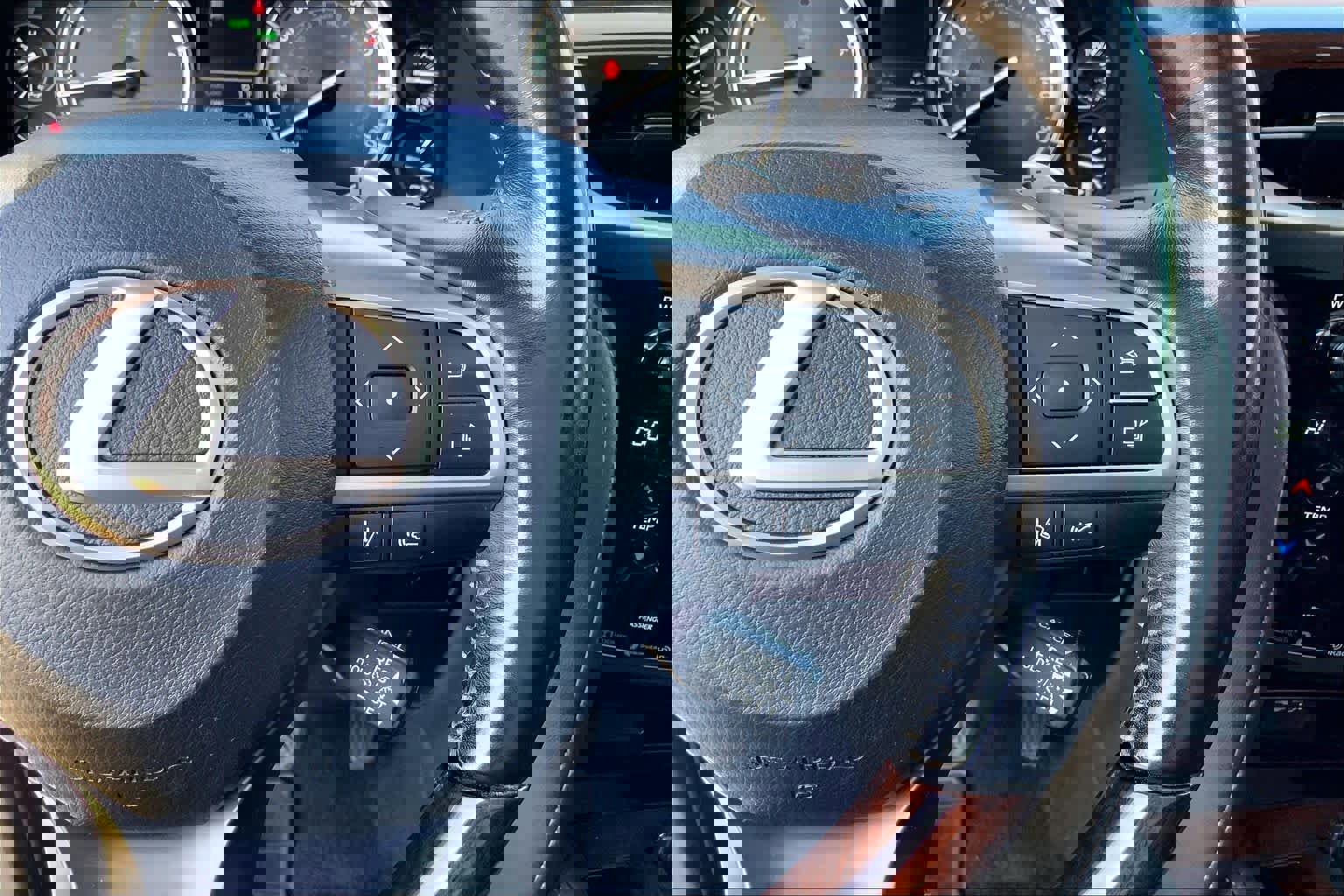 Used 2017 Lexus LX 570 4WD w/ Luxury Package image 25