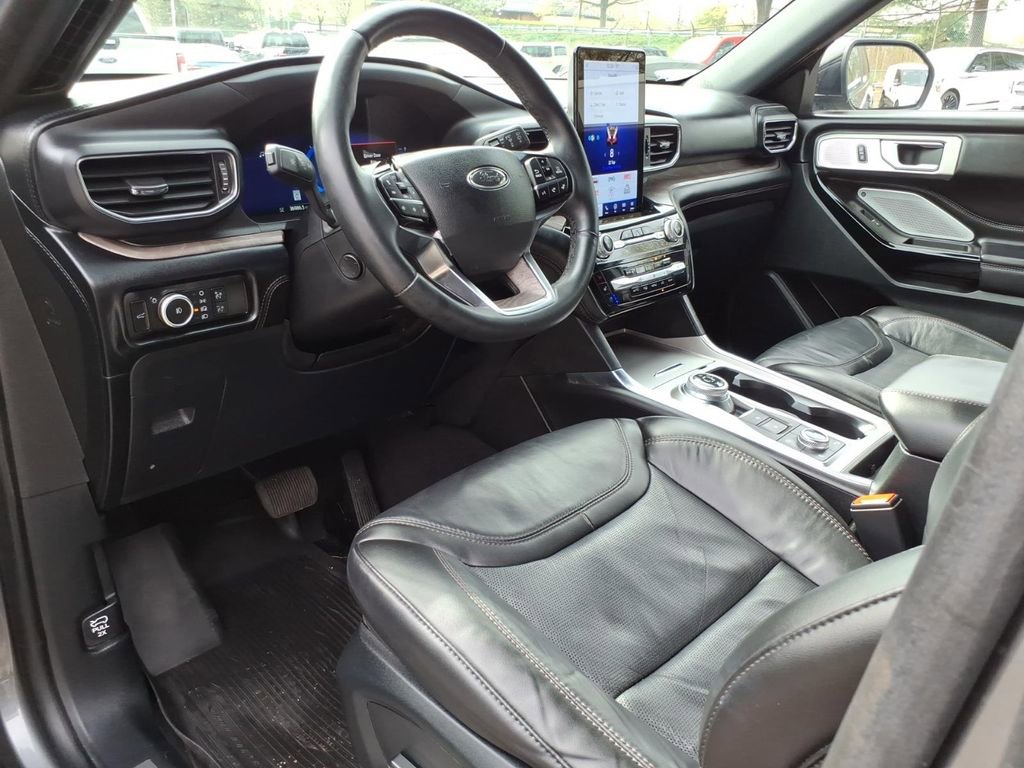 Certified 2023 Ford Explorer Platinum w/ Technology Package AWD/4WD image 14