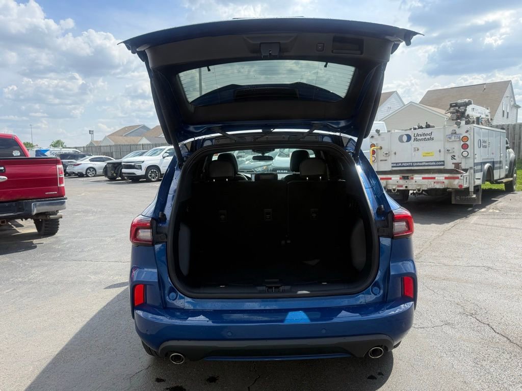 Certified 2023 Ford Escape ST-Line w/ Tech Pack #1 AWD/4WD image 39