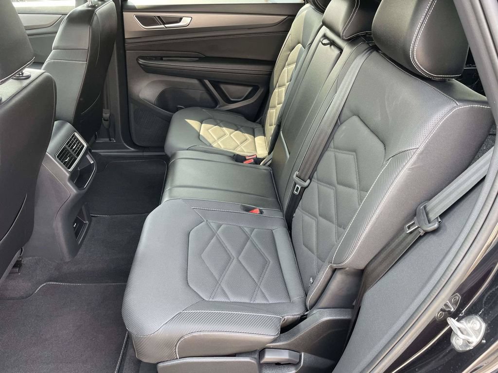 Used 2024 Volkswagen Atlas Cross Sport SE FWD image 12