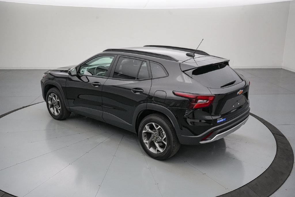 Used 2026 Chevrolet Trax LT FWD image 6