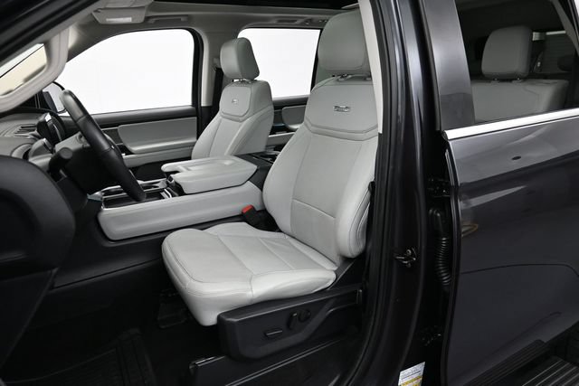 Certified 2025 Ford Expedition Platinum AWD/4WD image 12