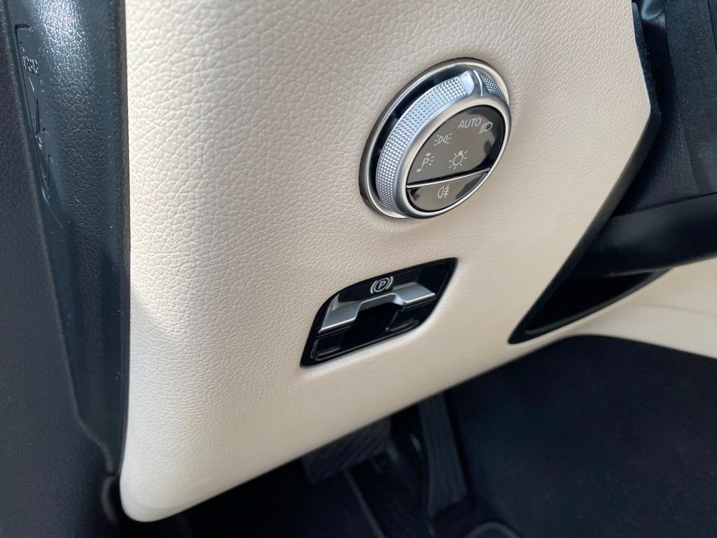 Used 2024 Mercedes-Benz GLC 300 image 17