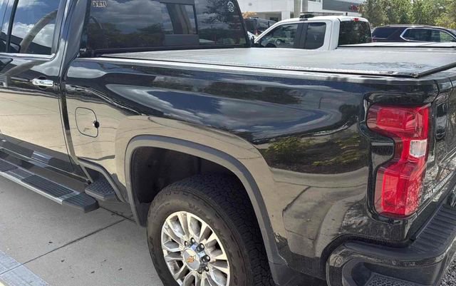 Used 2023 Chevrolet Silverado 2500 High Country image 3