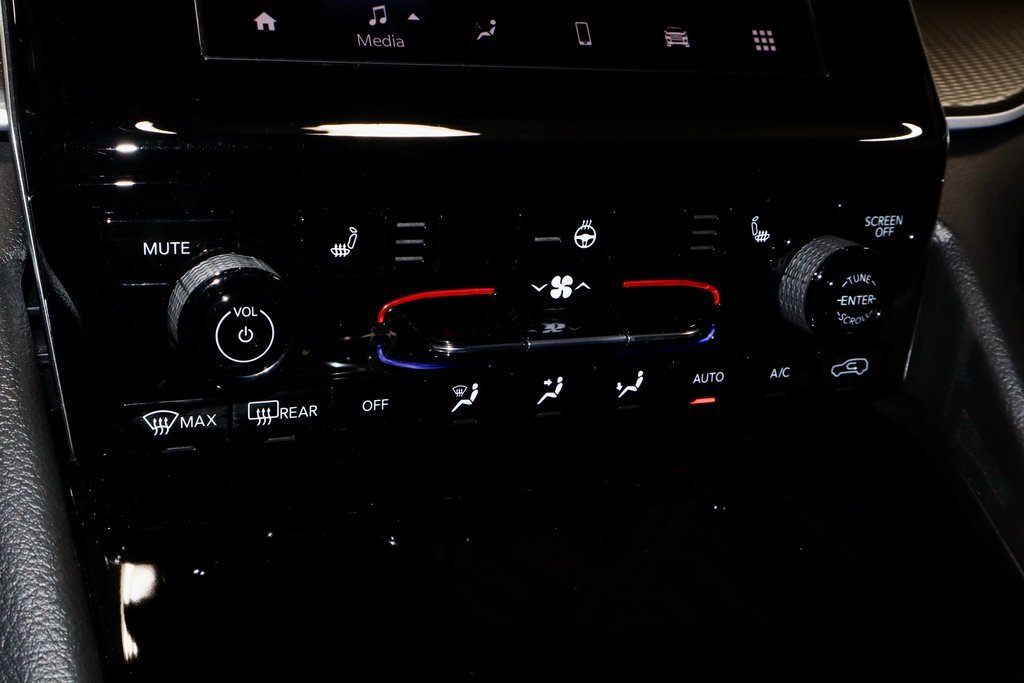 Used 2024 Jeep Grand Cherokee Altitude image 30