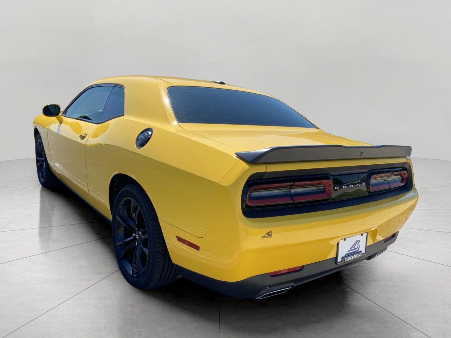 Used 2018 Dodge Challenger SXT w/ Blacktop Package RWD image 10