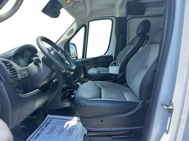 Used 2025 RAM ProMaster 2500 w/ Convenience Group FWD image 9