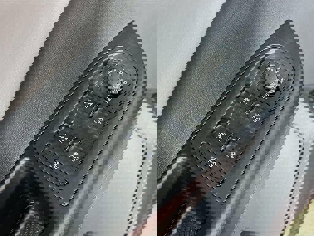 Used 2023 Volkswagen Taos SE w/ Panoramic Sunroof Package image 29