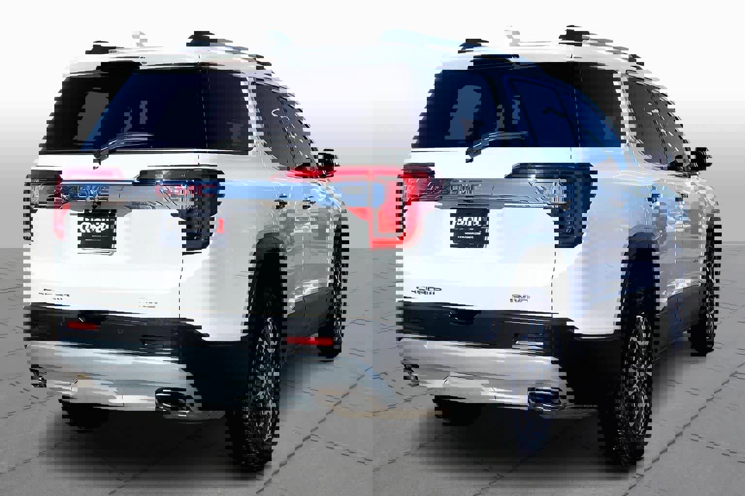 Certified 2023 GMC Acadia SLE w/ Driver Convenience Package image 3