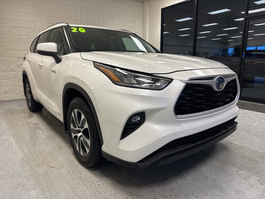 Used 2020 Toyota Highlander XLE image 2