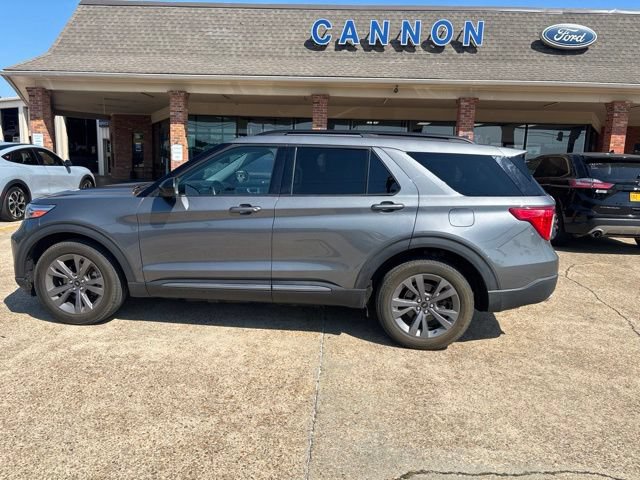 Certified 2022 Ford Explorer XLT w/ Equipment Group 202A AWD/4WD image 3