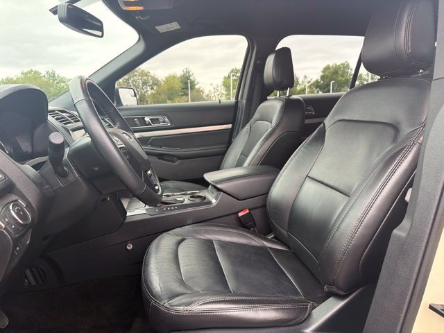 Certified 2018 Ford Explorer XLT w/ Equipment Group 202A FWD image 26