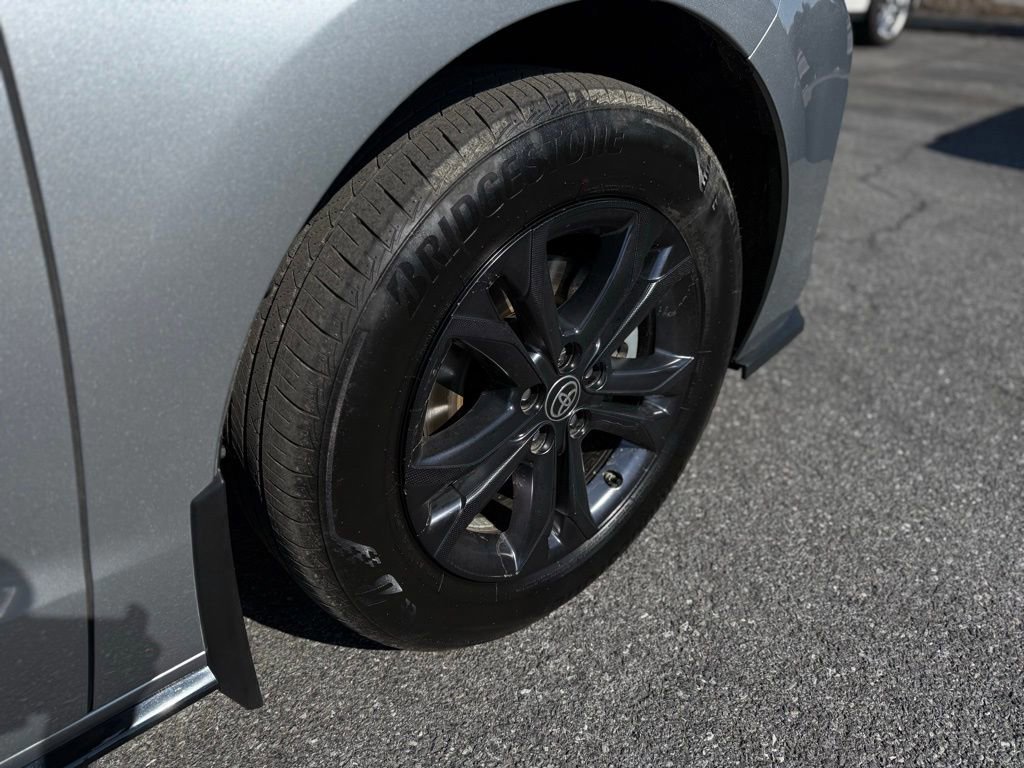 Used 2025 Toyota Sienna XSE w/ XSE Plus Package image 10