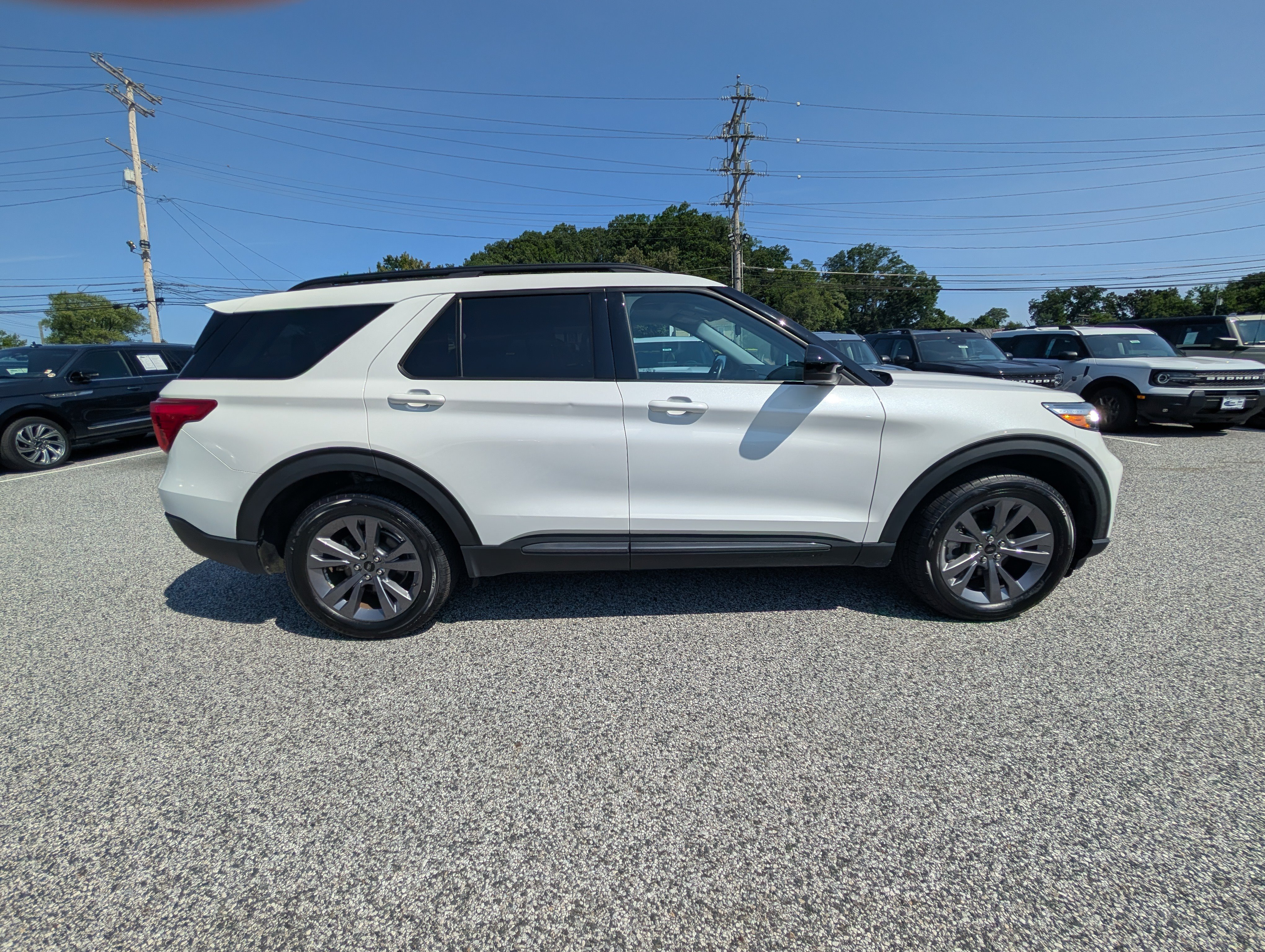 Certified 2022 Ford Explorer XLT w/ Equipment Group 202A AWD/4WD image 8