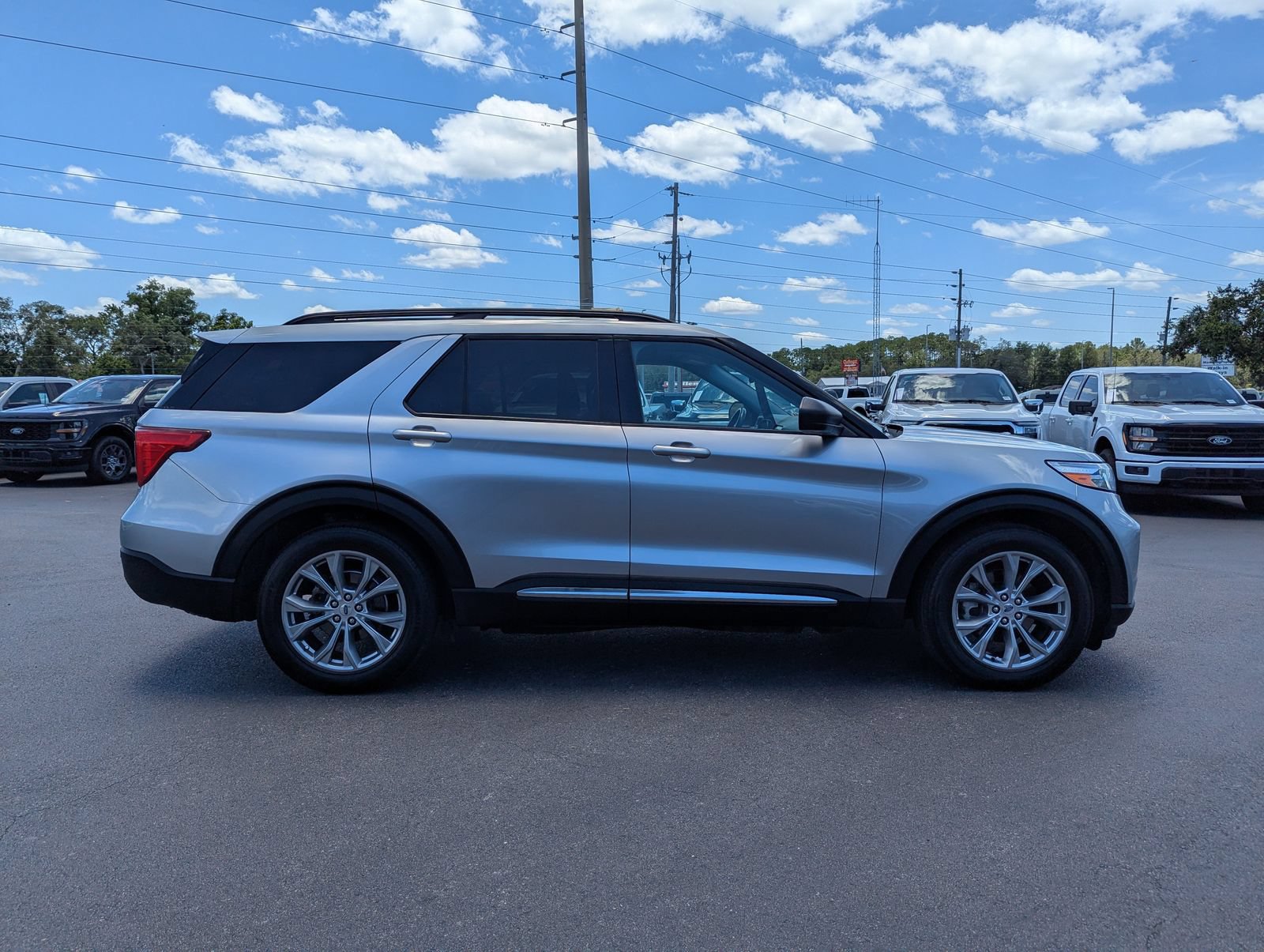 Certified 2023 Ford Explorer XLT w/ Equipment Group 202A RWD image 3