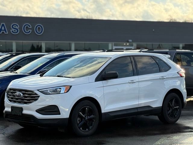 Certified 2021 Ford Edge SE image 2