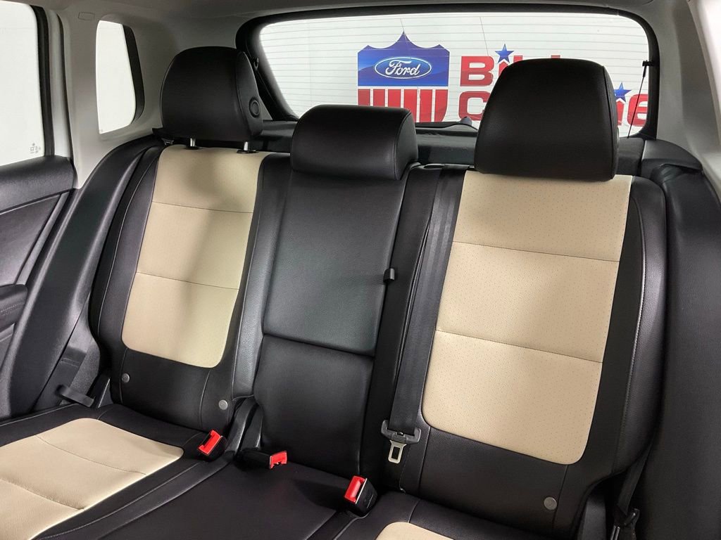 Used 2017 Volkswagen Tiguan S image 16