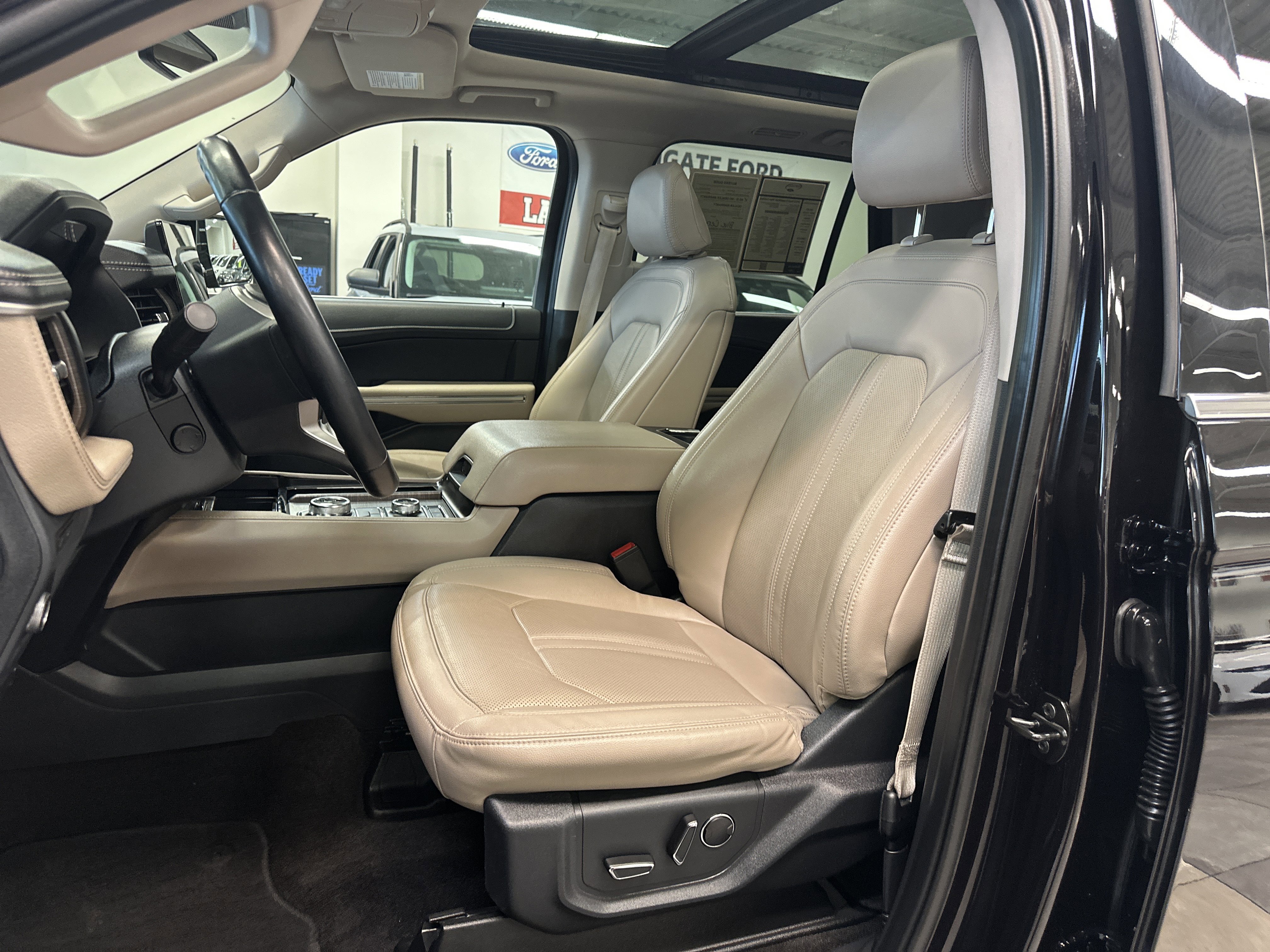 Certified 2022 Ford Expedition Max Limited image 5