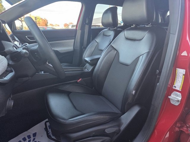 Used 2024 Jeep Compass Latitude image 12