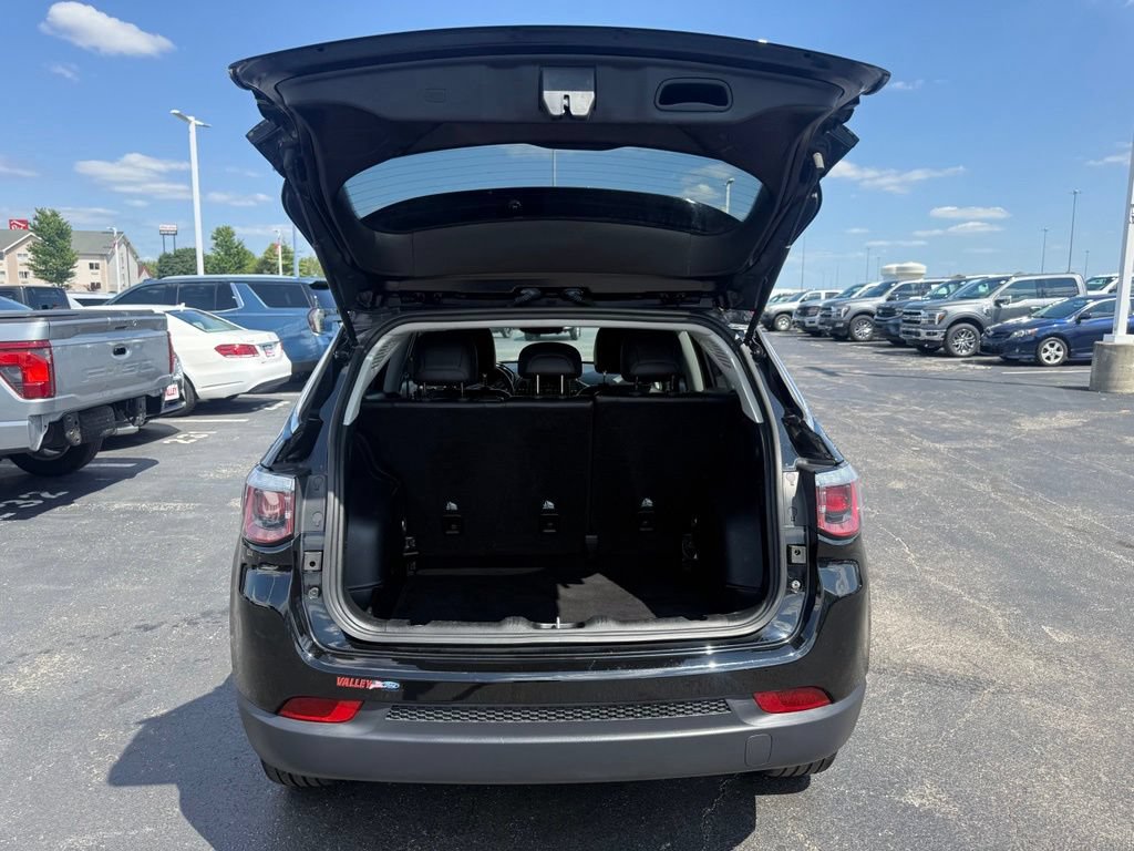 Used 2018 Jeep Compass Latitude AWD/4WD image 46