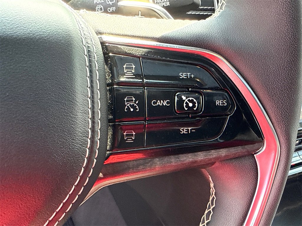 Used 2023 Jeep Grand Cherokee Overland w/ Luxury Tech Group IV image 27