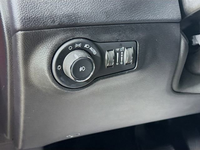 Used 2018 Jeep Compass Latitude w/ Cold Weather Group image 10